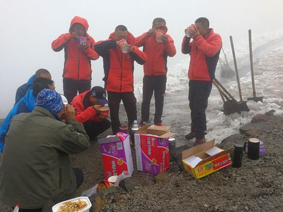 為了南景區(qū)早日開放，他們在行動